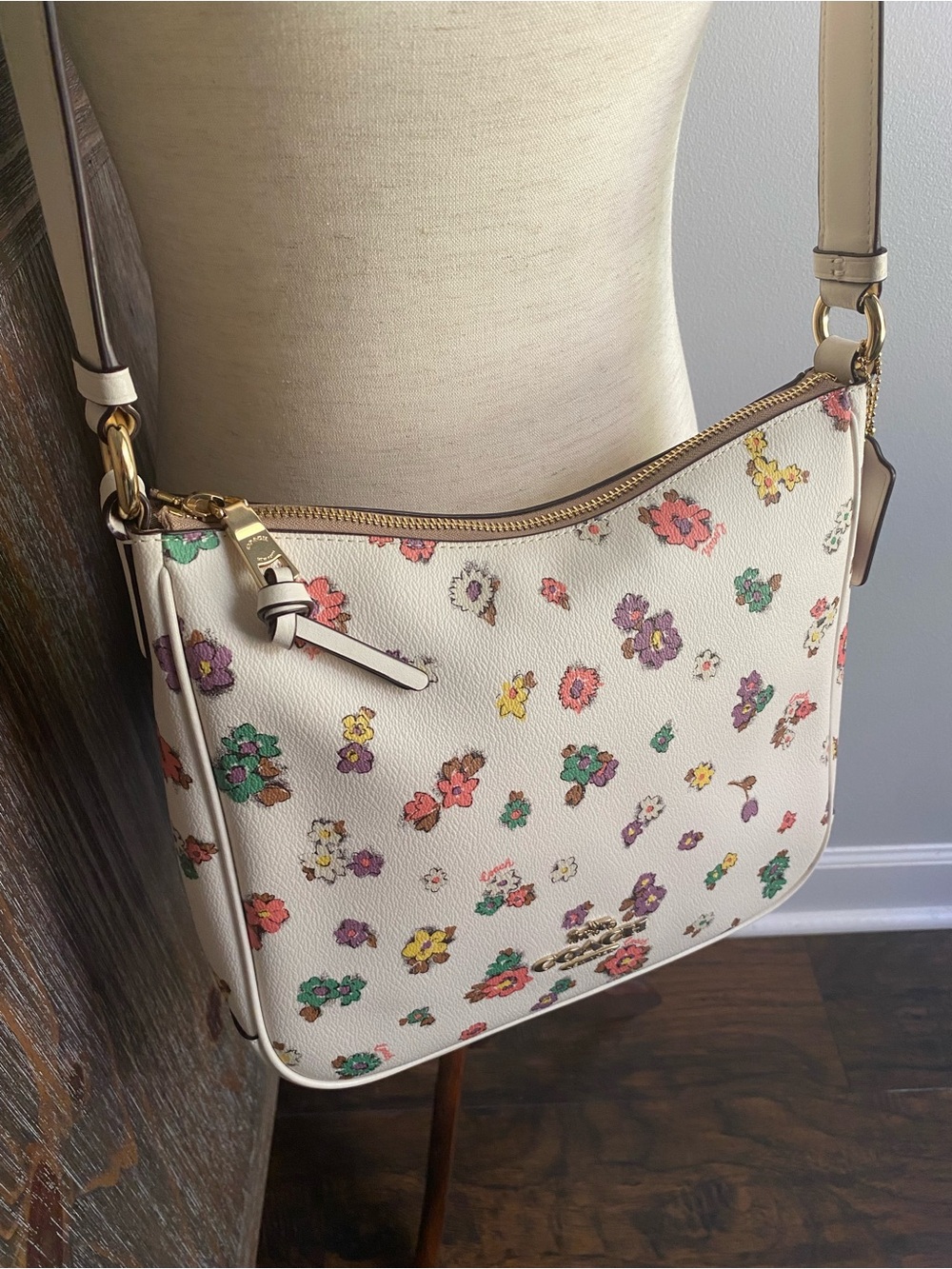 Coach ELLIE FILE BAG WITH SPACED FLORAL FIELD PRINT Crossbody Beige Gold - Picture 4 of 16